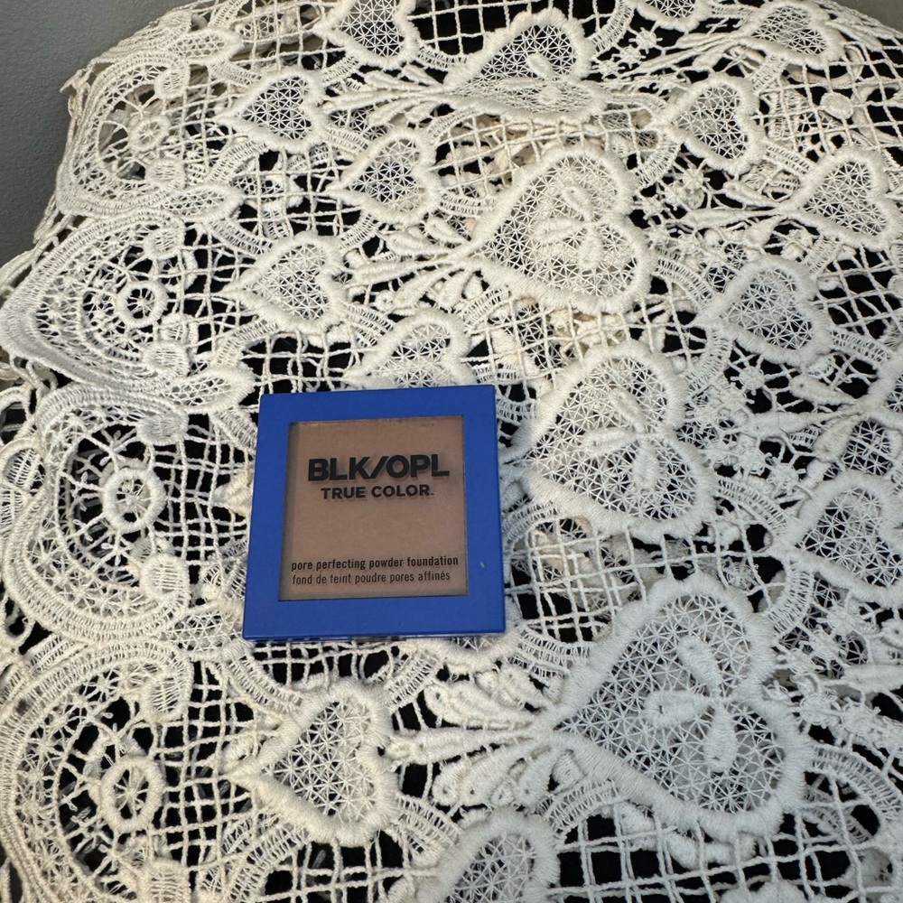 BLK/OPL True Color Powder Foundation